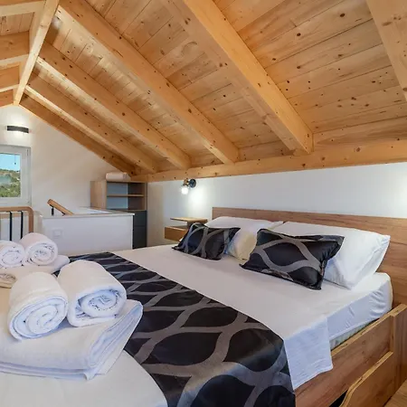 House Olive Land Holiday home Gustirna