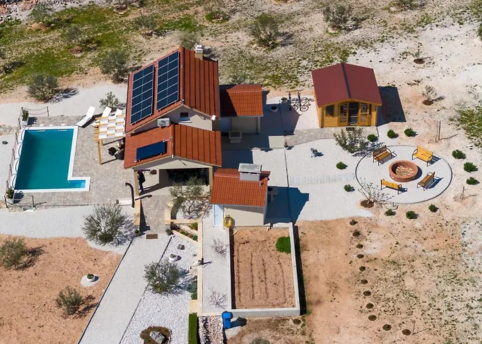 House Olive Land Gustirna