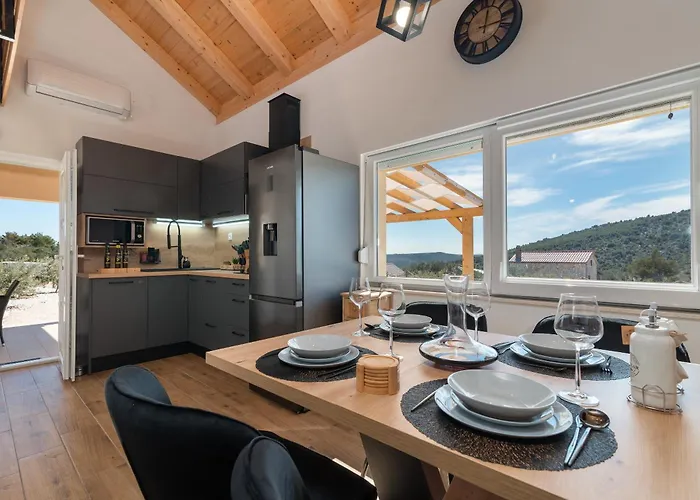 House Olive Land * Gustirna